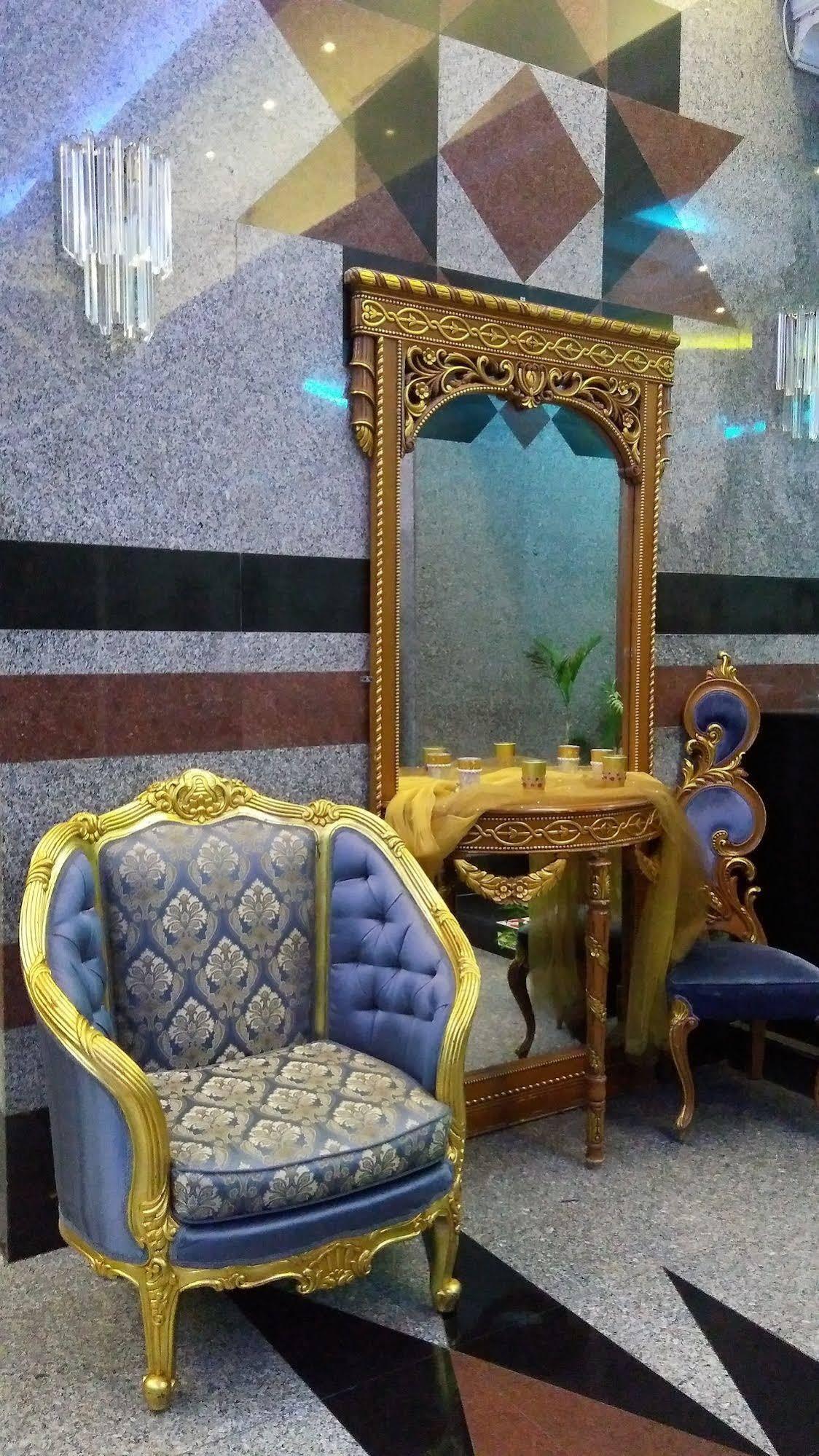 Royal Crown Suites Sharjah Buitenkant foto