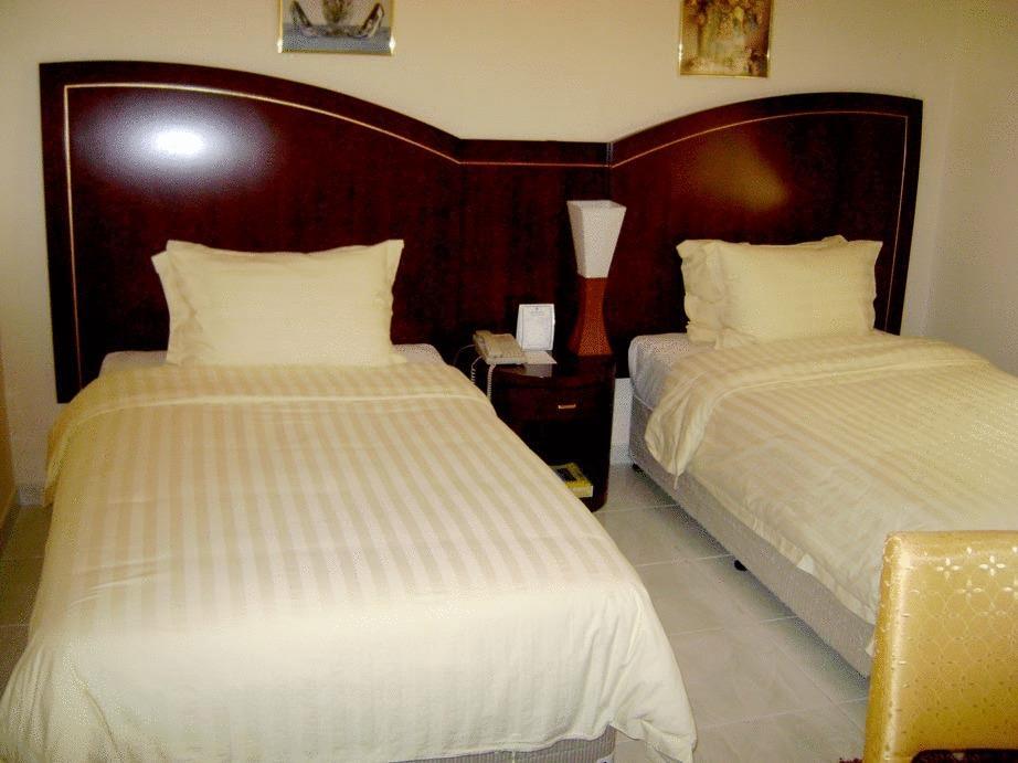 Royal Crown Suites Sharjah Kamer foto