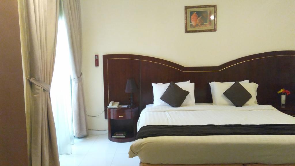 Royal Crown Suites Sharjah Buitenkant foto