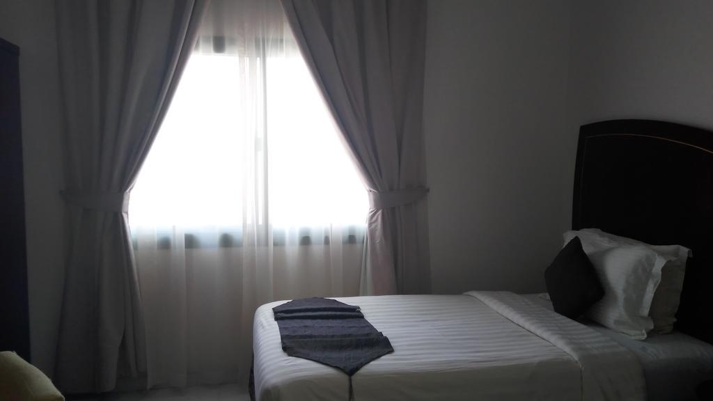 Royal Crown Suites Sharjah Buitenkant foto