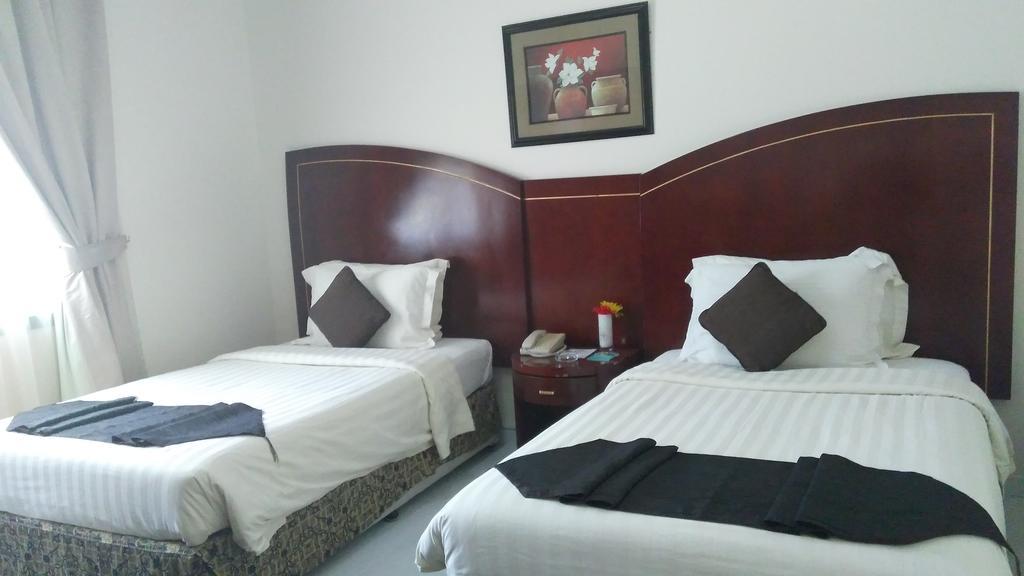 Royal Crown Suites Sharjah Buitenkant foto