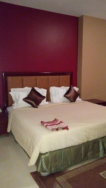 Royal Crown Suites Sharjah Buitenkant foto