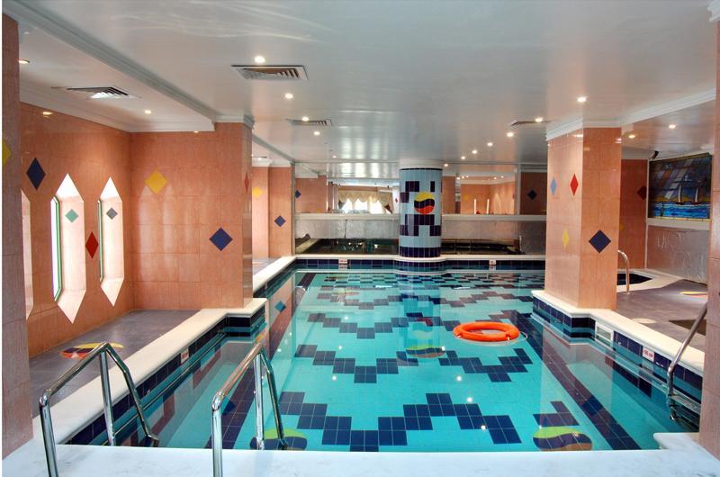 Royal Crown Suites Sharjah Buitenkant foto