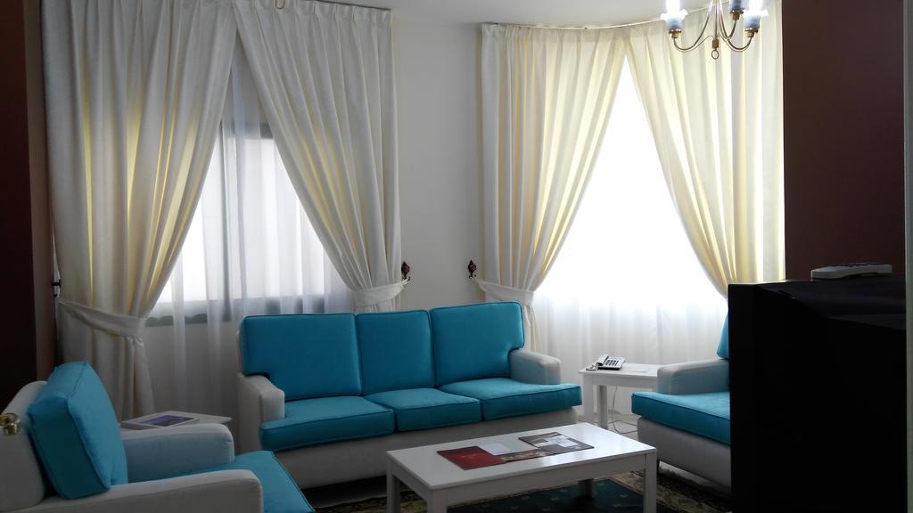 Royal Crown Suites Sharjah Buitenkant foto