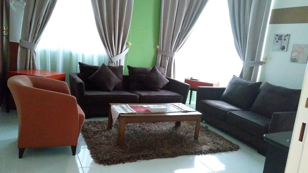 Royal Crown Suites Sharjah Buitenkant foto