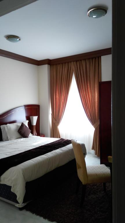Royal Crown Suites Sharjah Buitenkant foto