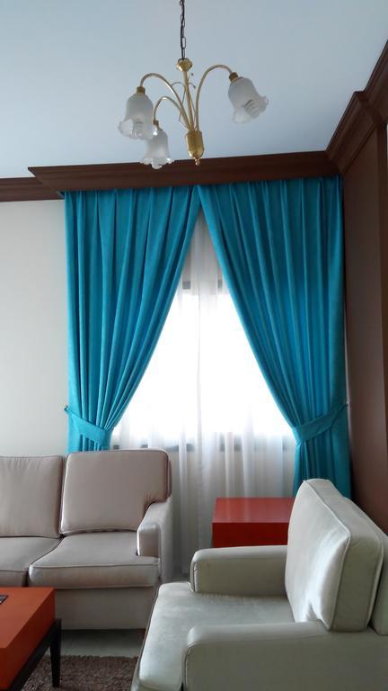 Royal Crown Suites Sharjah Buitenkant foto