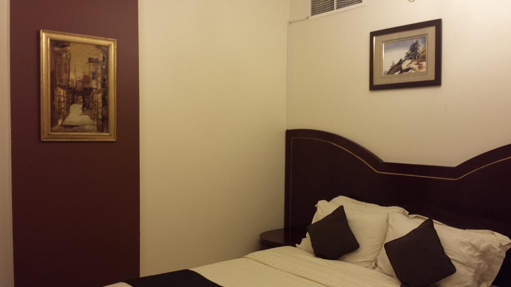 Royal Crown Suites Sharjah Buitenkant foto