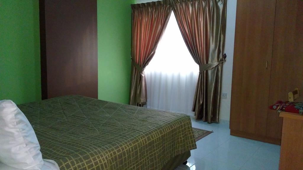 Royal Crown Suites Sharjah Buitenkant foto