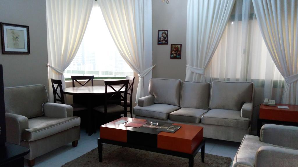 Royal Crown Suites Sharjah Buitenkant foto