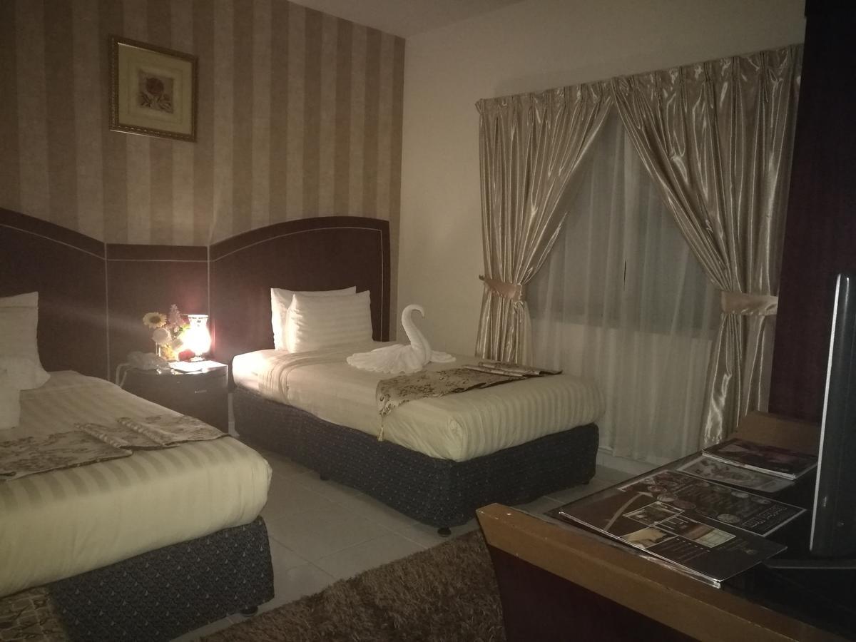 Royal Crown Suites Sharjah Buitenkant foto