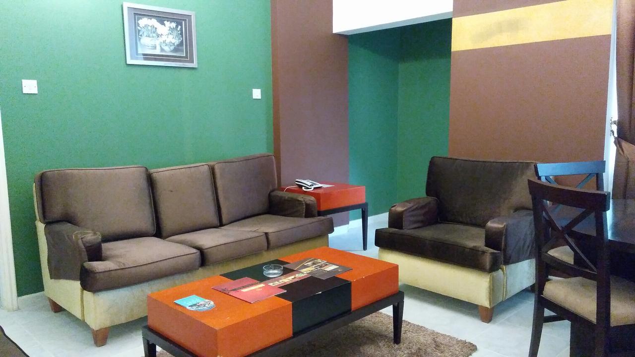 Royal Crown Suites Sharjah Buitenkant foto