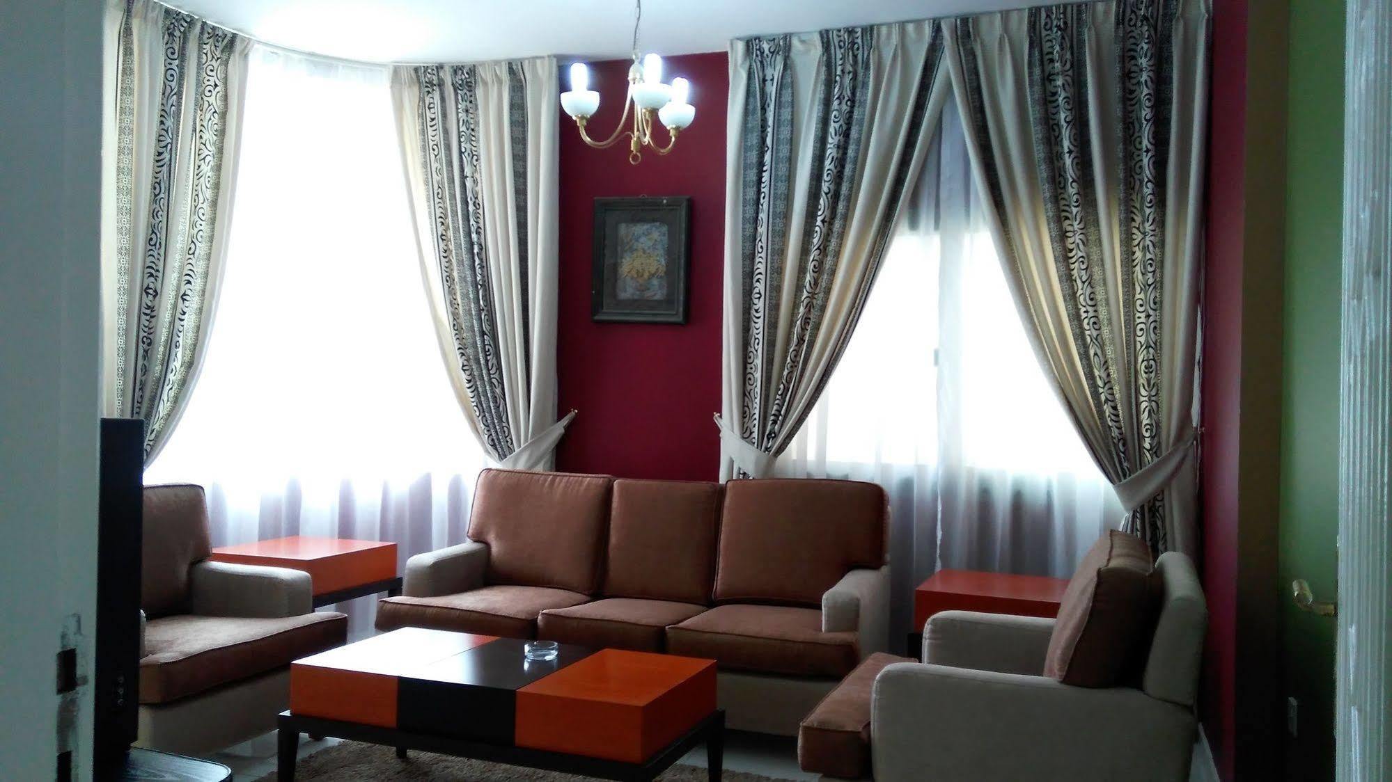 Royal Crown Suites Sharjah Buitenkant foto
