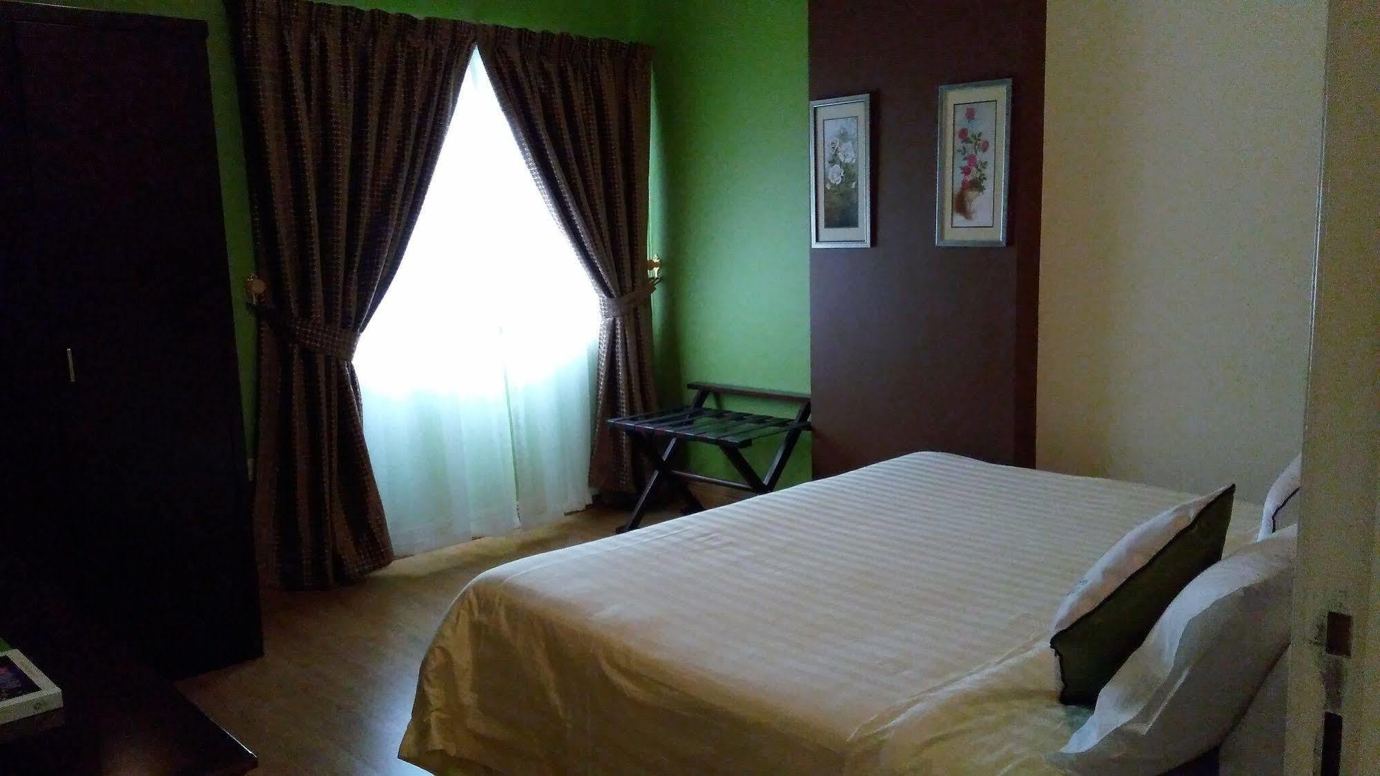Royal Crown Suites Sharjah Buitenkant foto